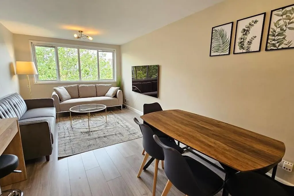 Canal View 2Bd Flat - Regents Park!-1