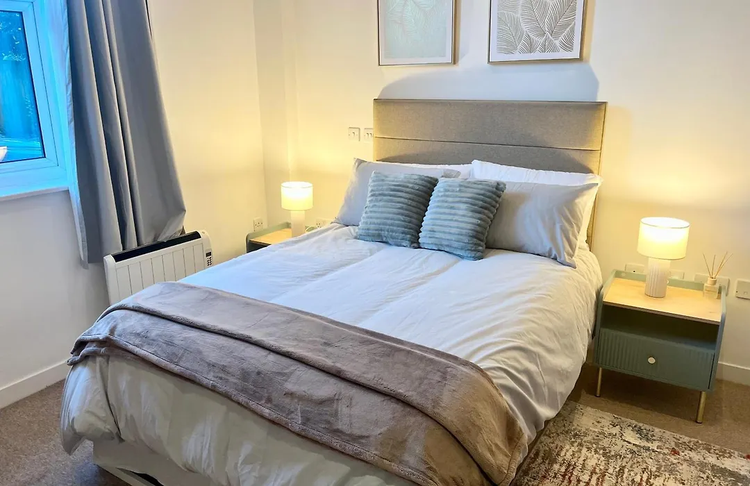 Luxury Studio With Super Fast Wifi Gated Development-1