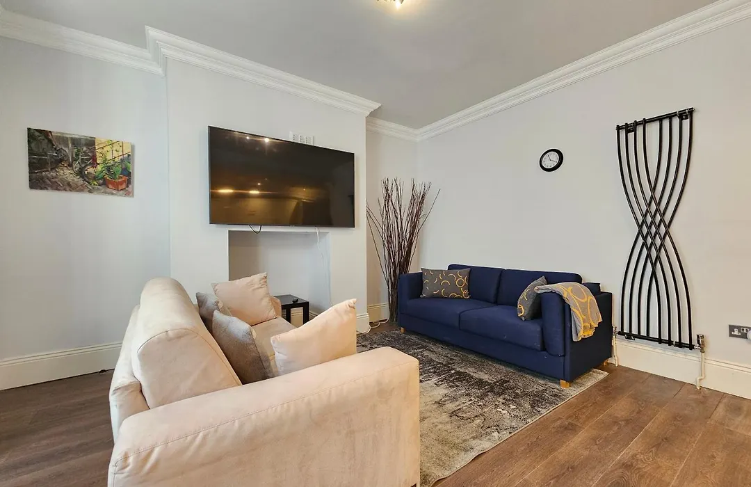 Trendy One Bedroom Apartment-1