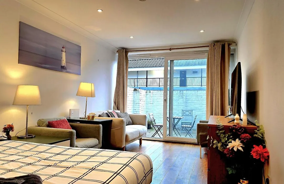 Charming Central London 4 Bedroom Duplex With Private Entrance-1