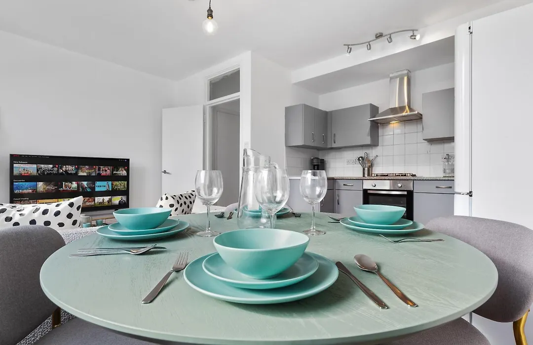 Modern 2Br Near Tower Bridge-1