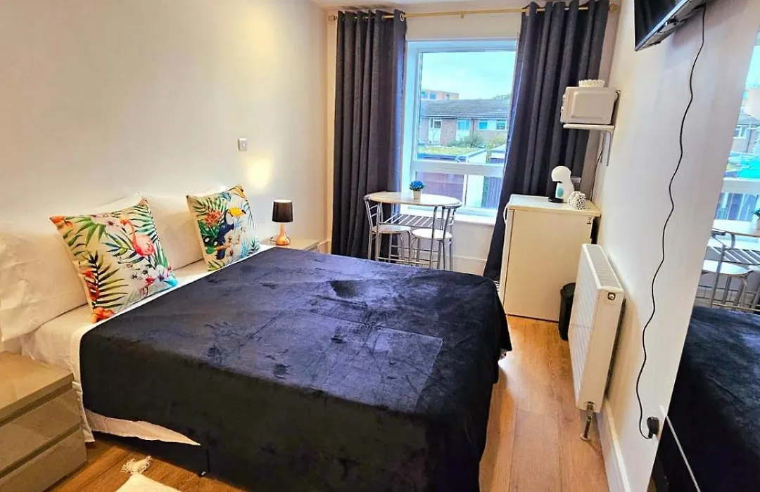 Penelope Ensuite Double Room-1