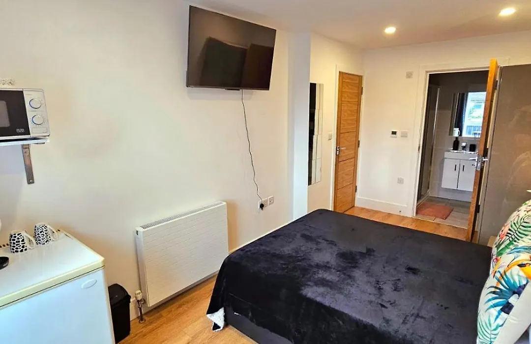 Penelope Ensuite Double Room-1