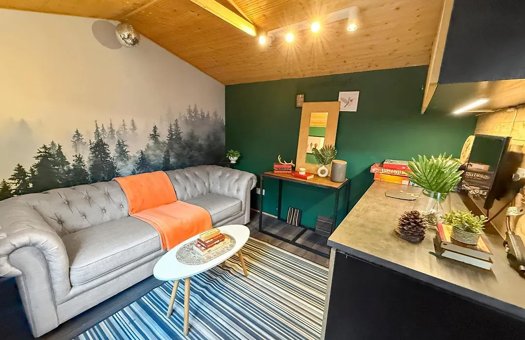 2Bed Garden House W/Hot Tub, Sauna & Cinema Room-1