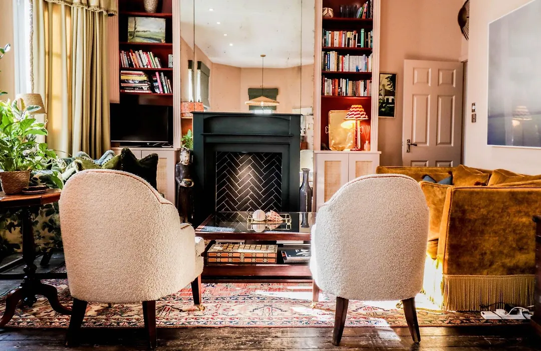 Elegant Central London Flat With Stylish Decor-1