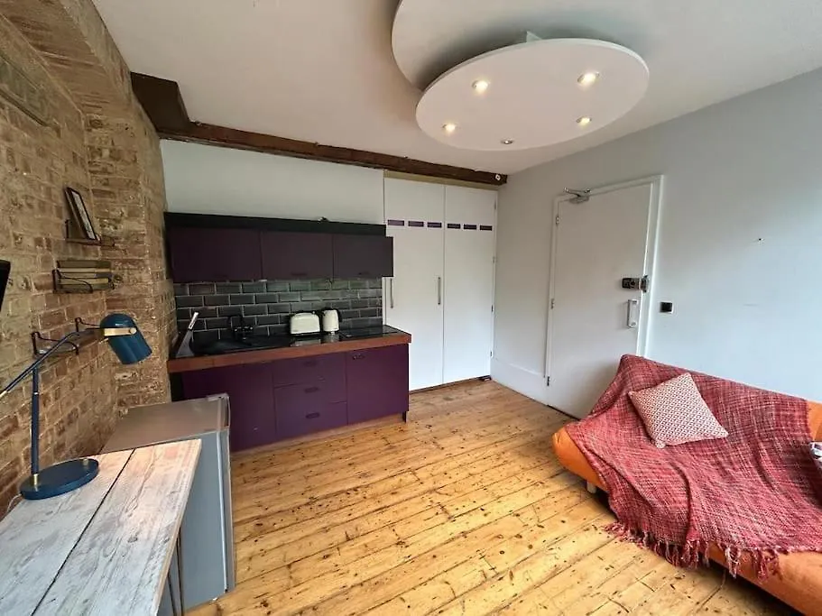 Bright Flat In Islington-1