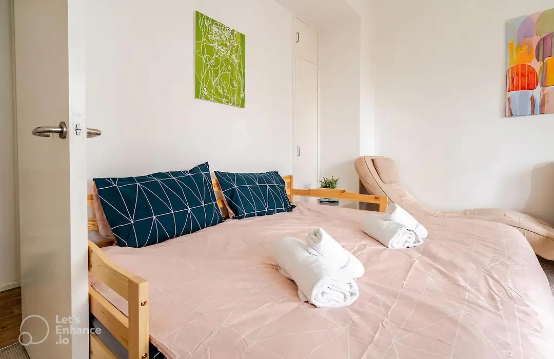 2Bd With View - 5 Sleeps - Old St-1