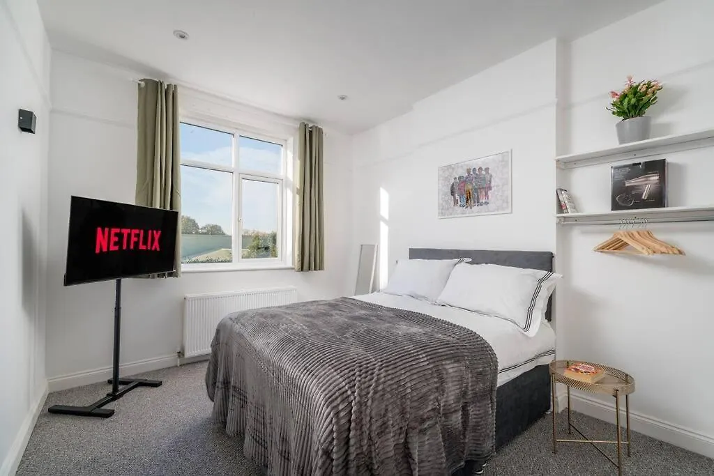 Beautiful Luxe 3 Bedroom With 4 Beds-1