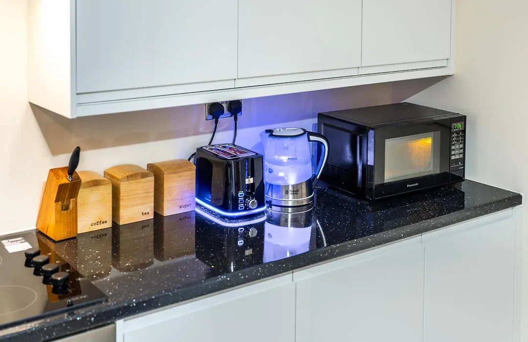 Wilkinsons Home-Free Parking, Perfect For Contractors & Weekend Getaways, Near London City Airport & Excel-1