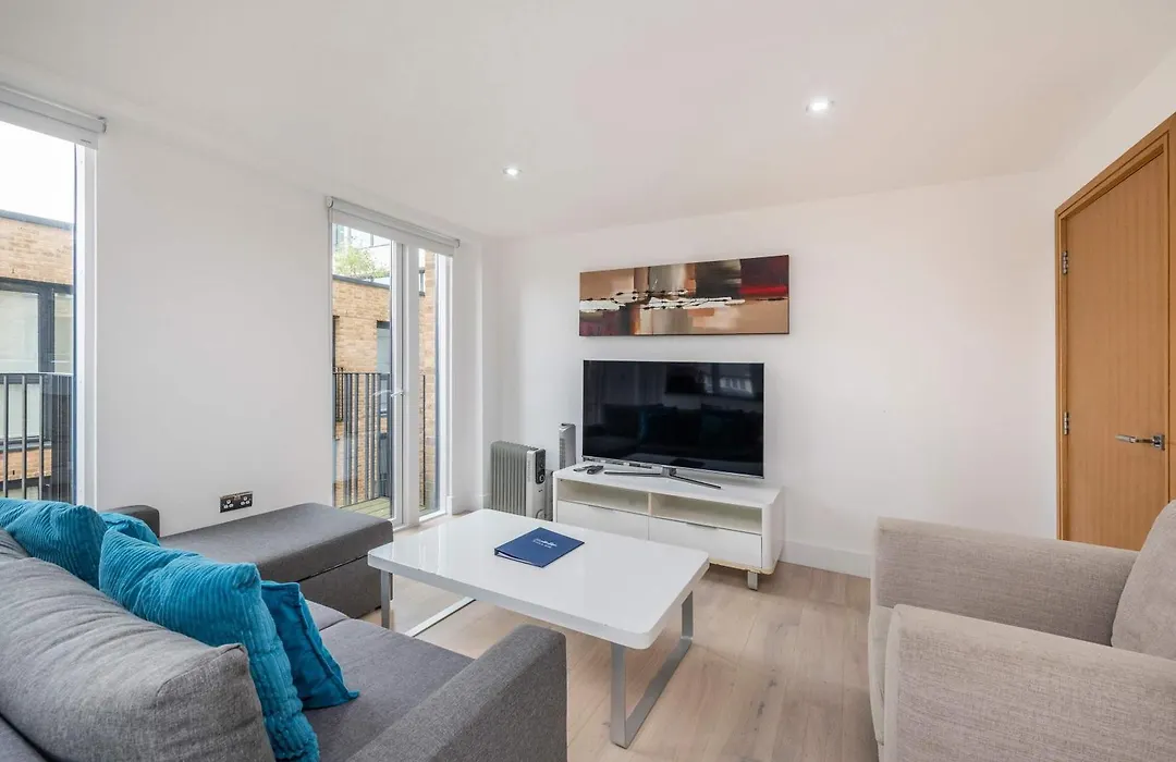 Spacious 2-Bed - Balcony - St Pancras - Sleeps 6-1