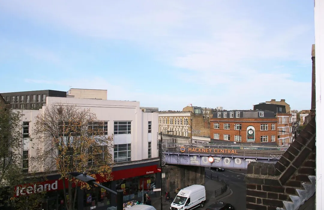 Cosy 3 Bedroom Flat, Hackney Central-1