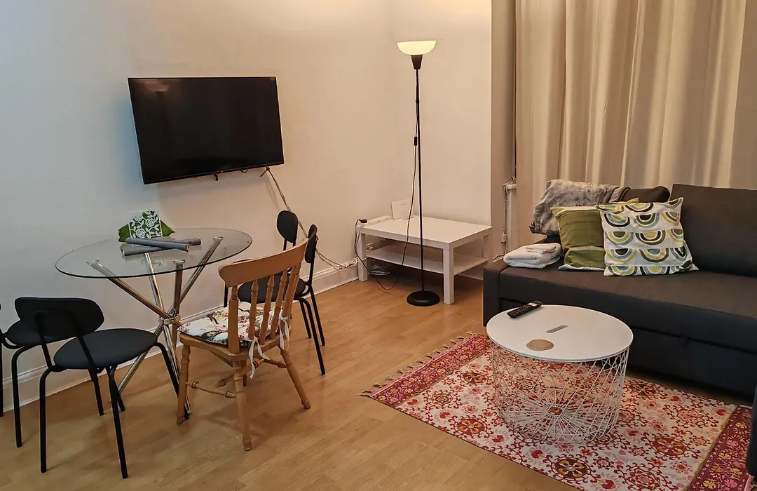 Two Bedroom Apartment In Queensway, London W2,-1