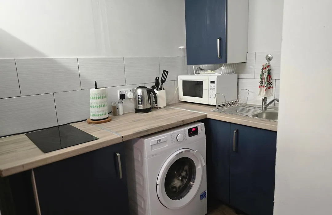 Studio With 3 Beds- 20 Min From London Bridge And Gatwick Airport-1