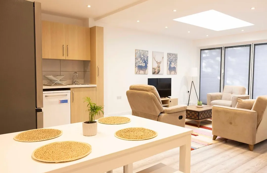 1 Bedroom Flat In Putney-1