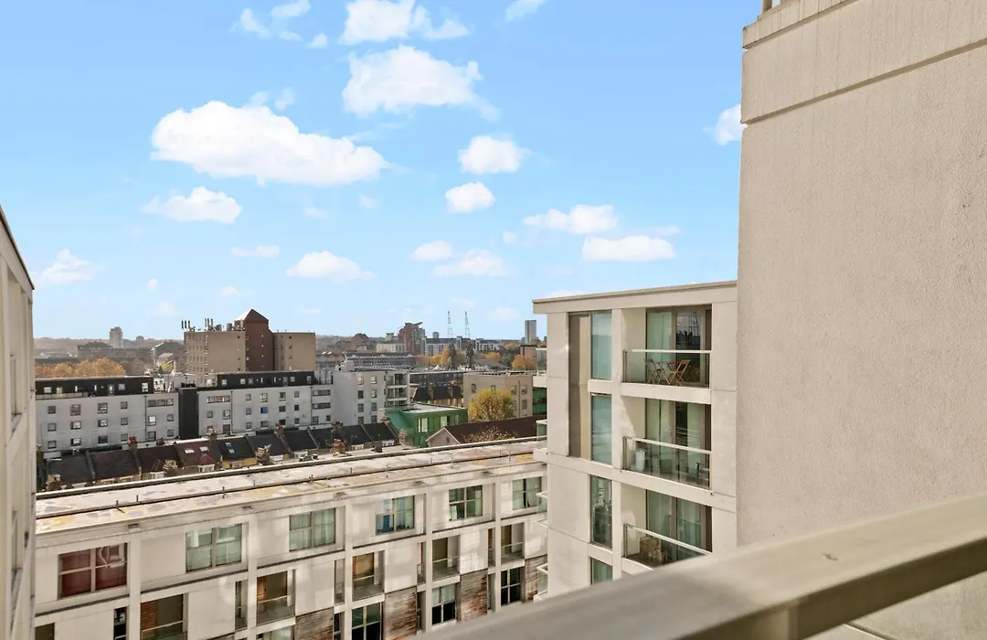 Londwell, Canary Wharf Skyline Balcony Suite-1