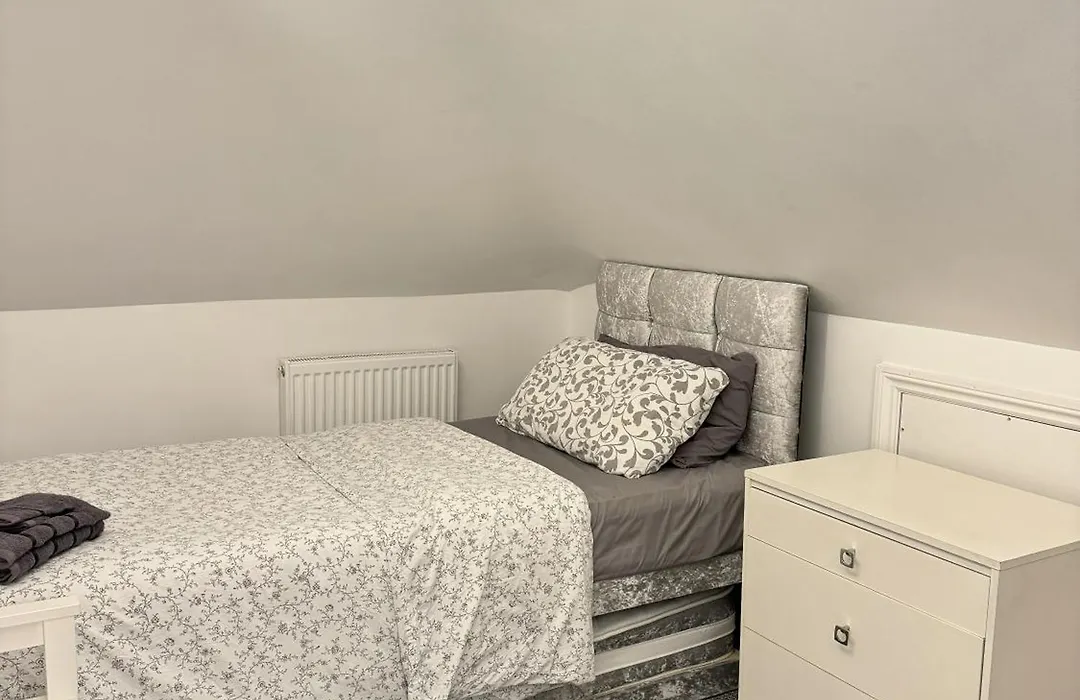 Apartment Near Alexandra Palace, London-1