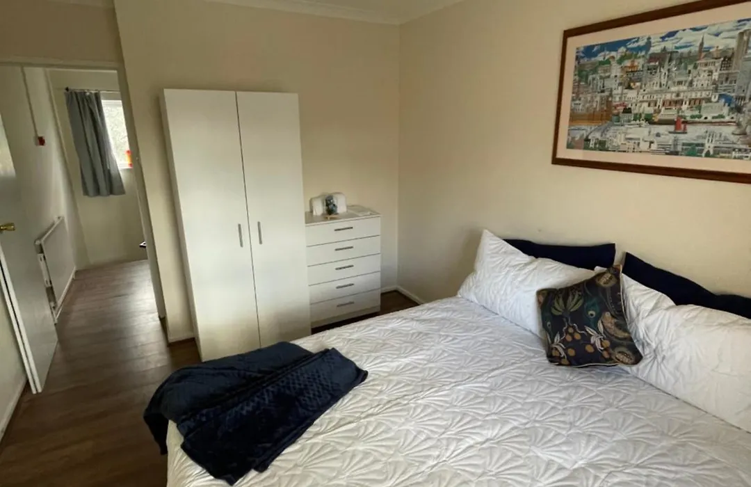 Family-Friendly Home In London-1