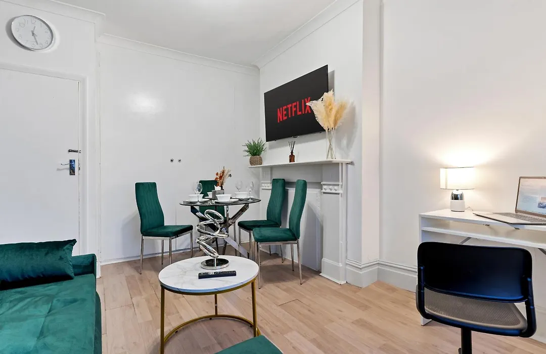 Large 2 Bedroom Pad In South London-1