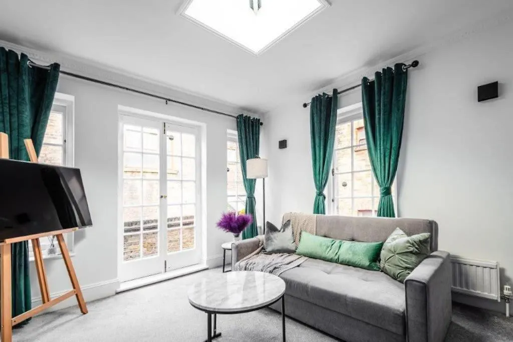 Liverpool Street Apartment-1