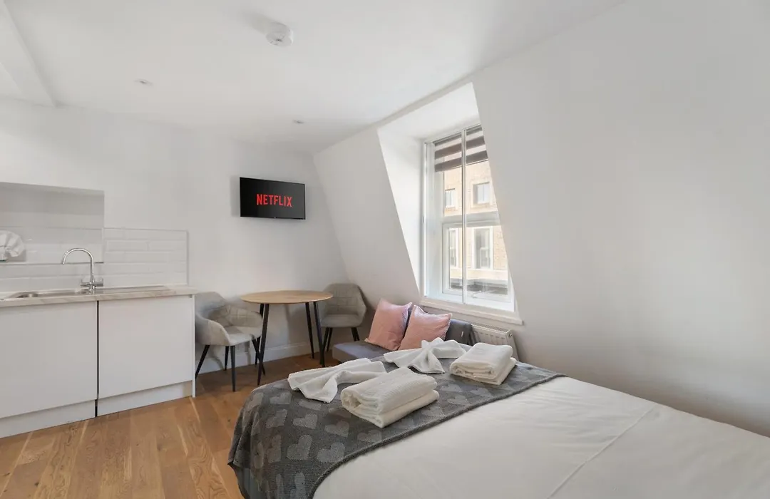 Hafh In Paddington - Double Studio 3-1