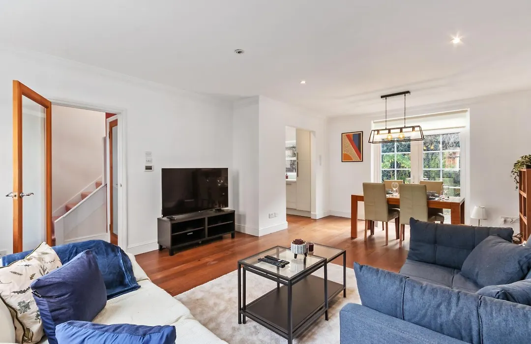 House With Private Parking Close To Borough Market & Tower Bridge!-1