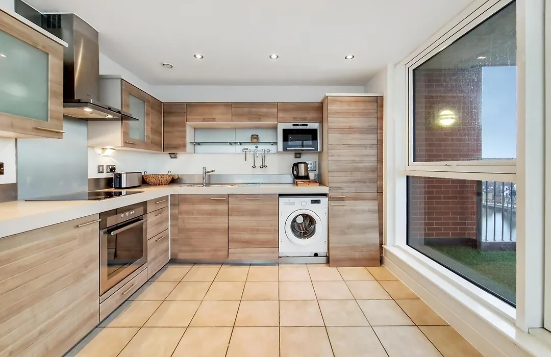 Deluxe Two Bed Apartment With River & City View-1