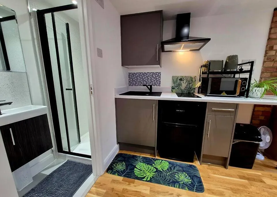 Your London Escape - Cosy Studio W Fast Wi-Fi & Free Onstreet Parking-1