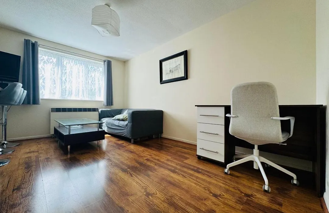 Self Contained 1 Bed Flat With Free Parking, Adjacent To Metro Station Close To Greenwich, Blackheath And Canary Wharf-1