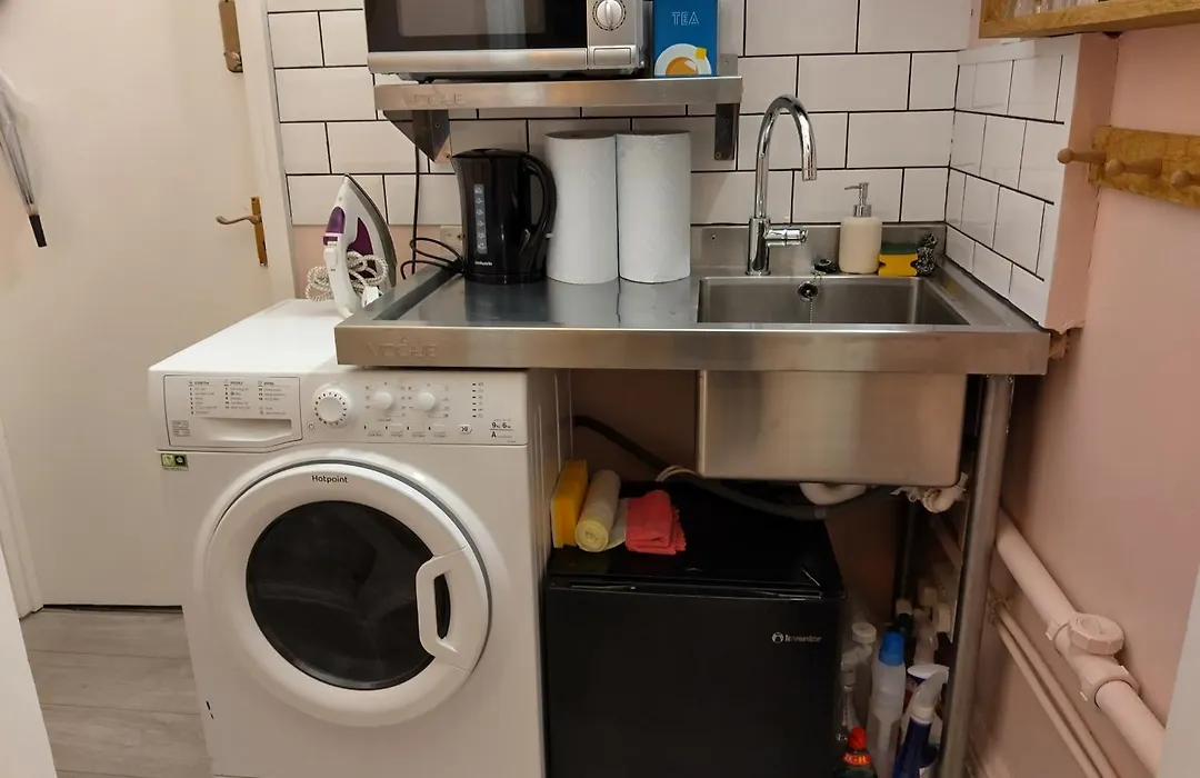 Tiny Space Central London Zone 1-1