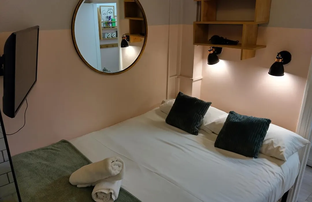 Tiny Space Central London Zone 1-1
