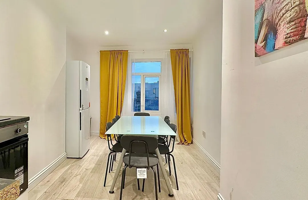 Flat B Garrat Lane-1