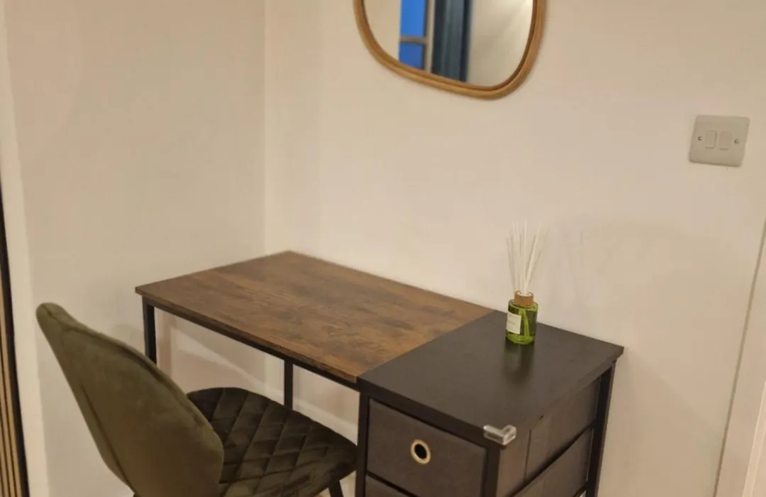 Modern 2 Bedroom 2 Bathroom Flat, Free Parking In Woolwich-1