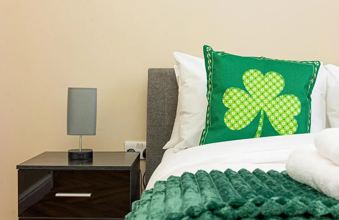 Charming One Bedroom In Camden-1