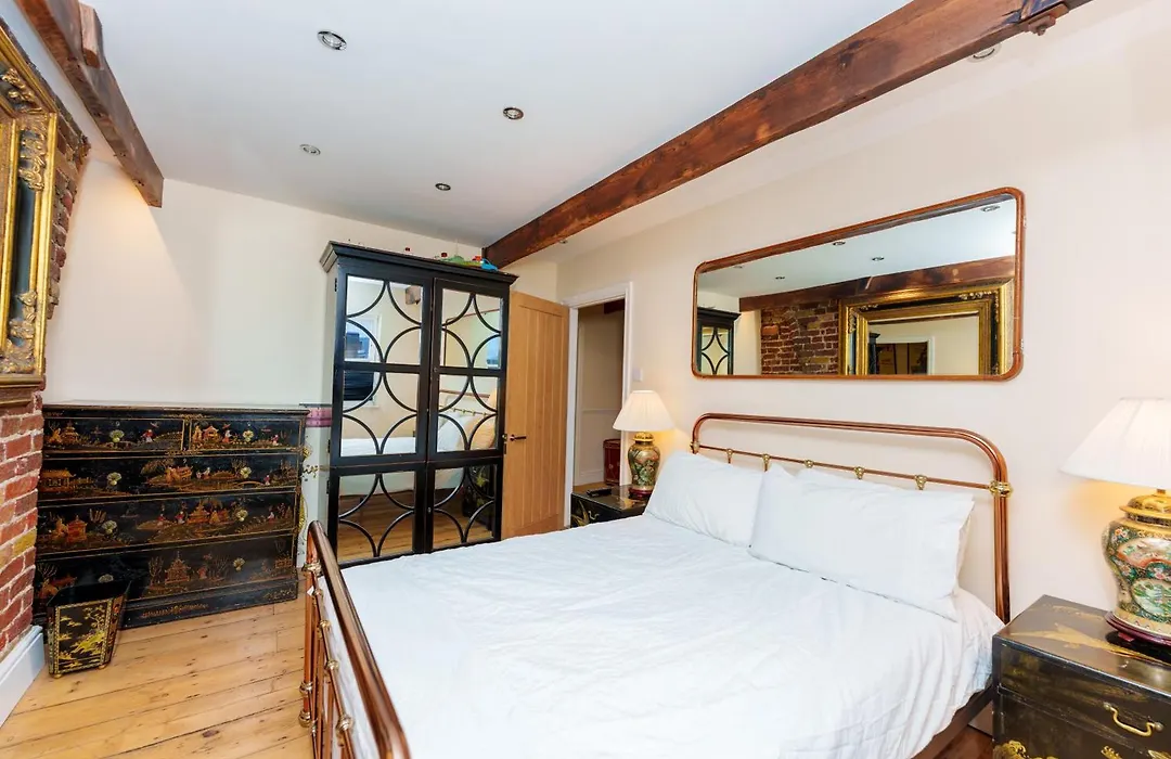 Ultrachic Georgian Townhouse In Central London-1