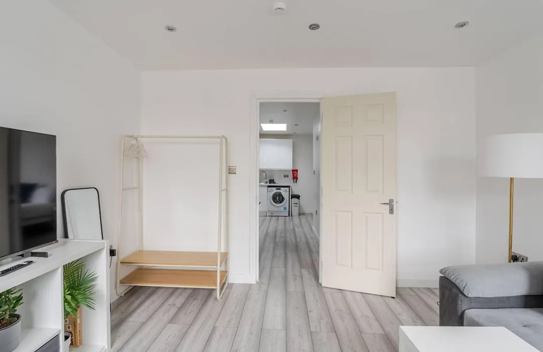 Beautiful Flat Near Central London - Entire Flat - Equipped Kitchen - Private Bathroom-1