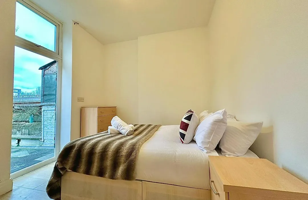 Ladbroke Grove Apartment-1