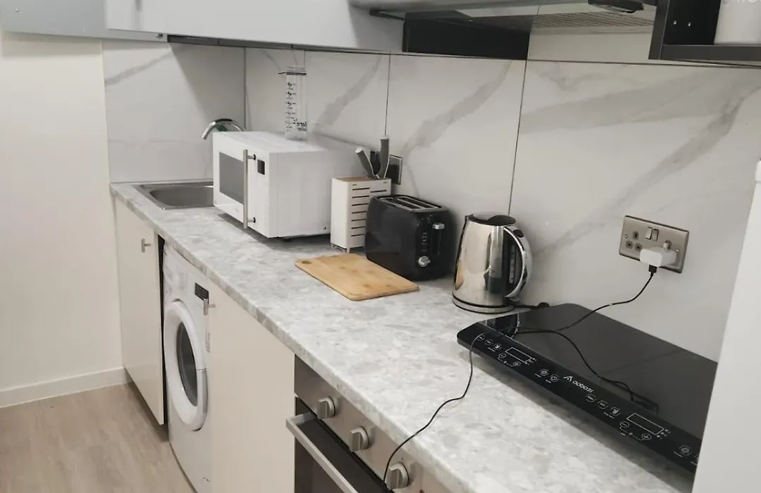 Sleeps 4 Modern Studio Golders Green Nw11-1
