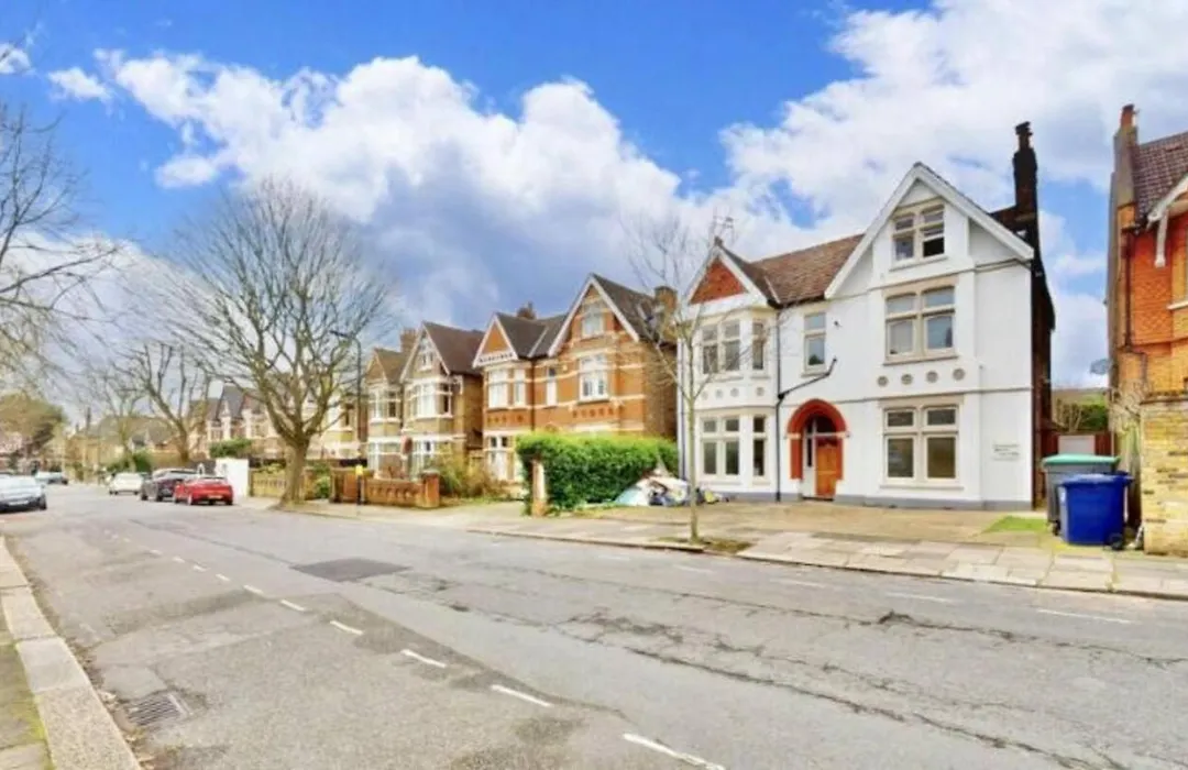 Charming Apartment In West Ealing, 12 Mins To Central London By Train, Free Parking, 8-Min Walk To Station-1