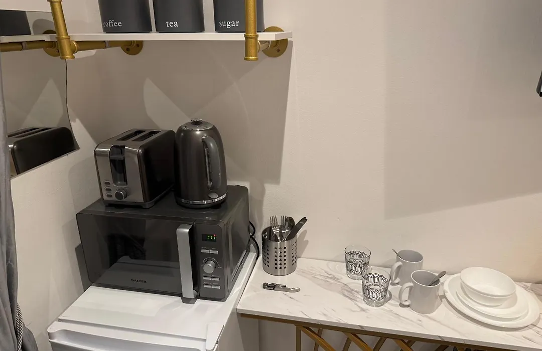 Luxury Studio In Victoria, 7 Minutes Walk To Victoria Station, Room 2-1
