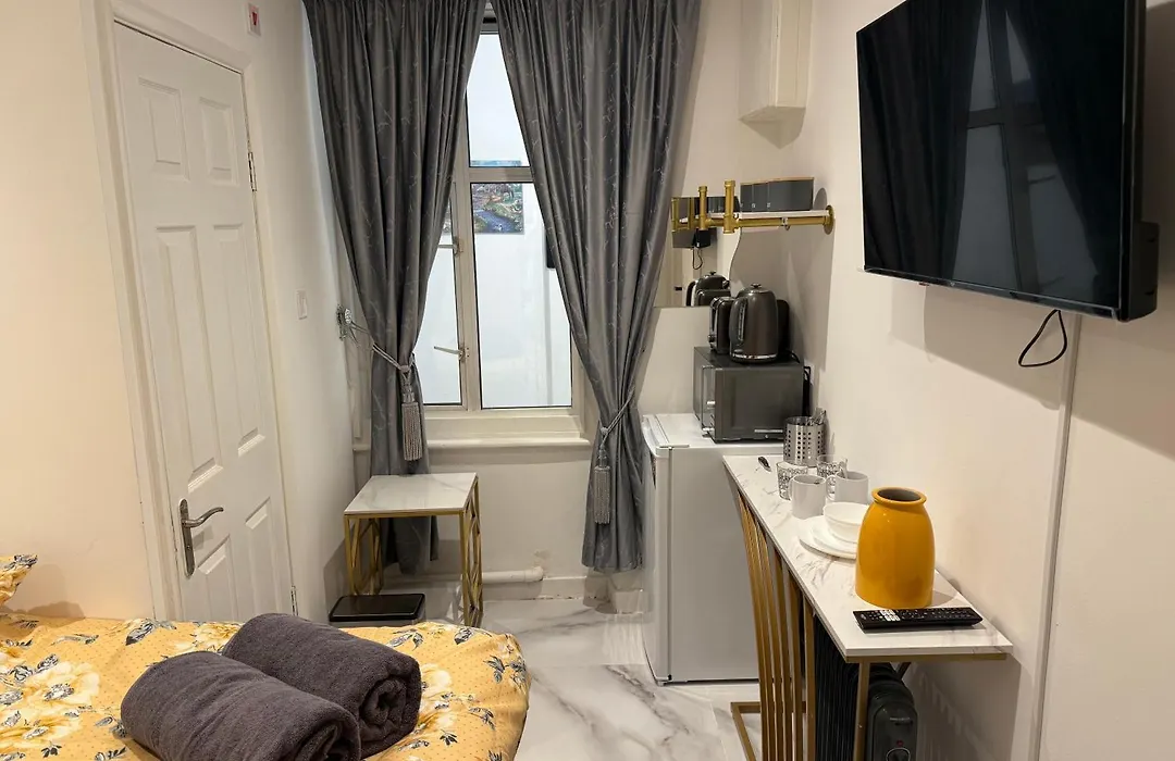 Luxury Studio In Victoria, 7 Minutes Walk To Victoria Station, Room 2-1