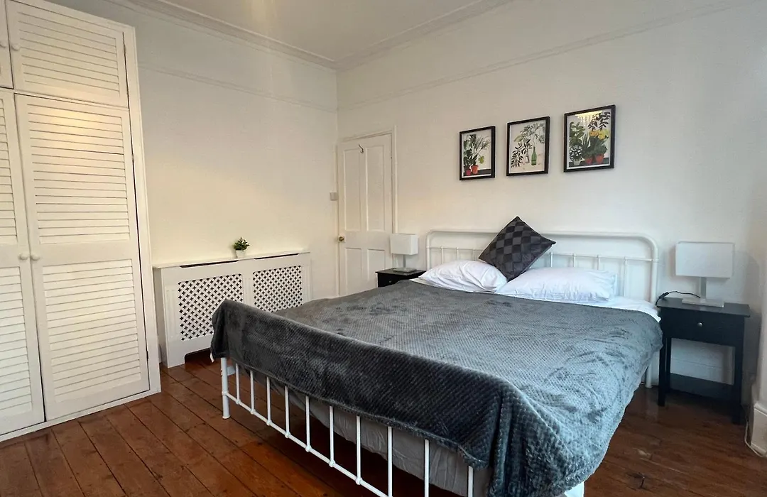 2 Bedroom Luxury Flat In Centre Of Muswell Hill-1