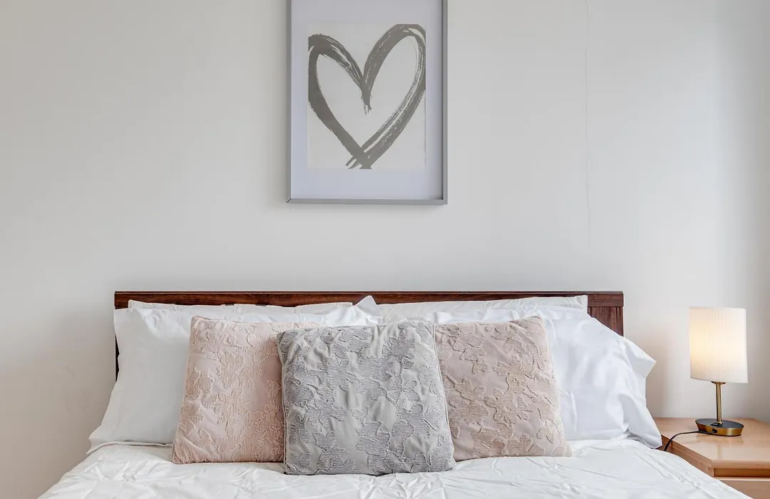 Cosy One Bedroom Flat Opposite Station-1