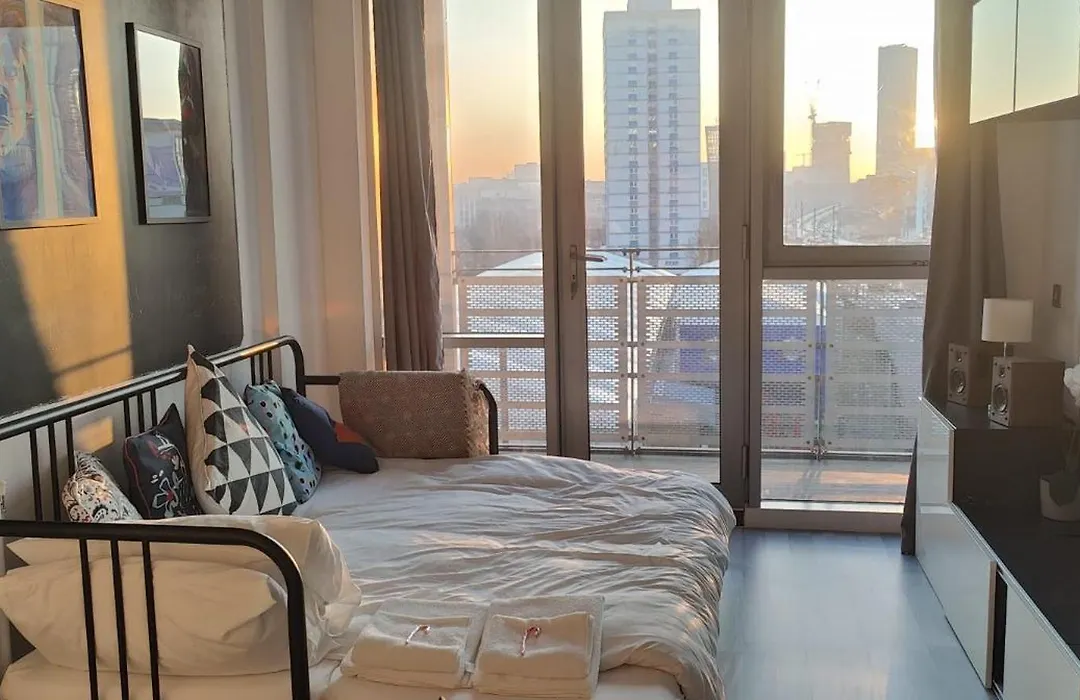 Giogio - Comfortable Stratford Flat With Stunning Views-1