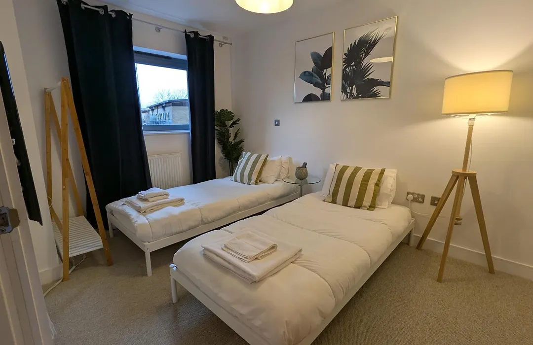 Charming Modern Flat In Battersea-1