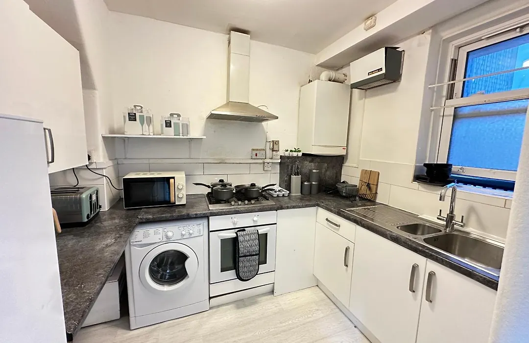 Flat In Aldgate East, London-1