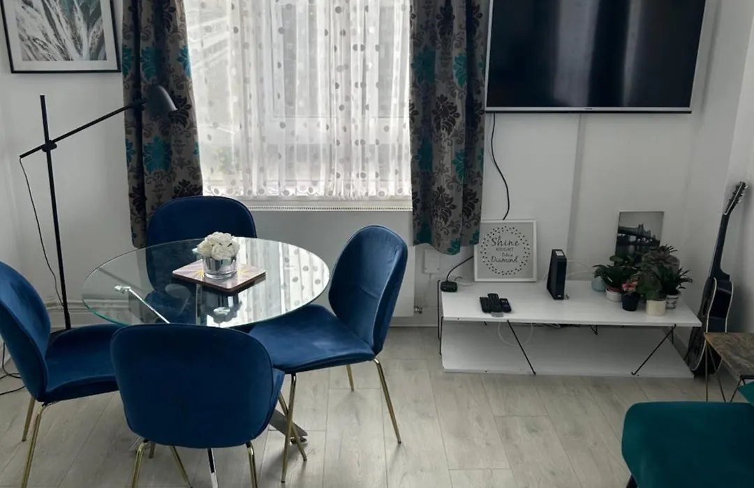 Cosy 2-Bedroom Flat In Finsbury Park, Modern, Convenient & Close To Central London!-1