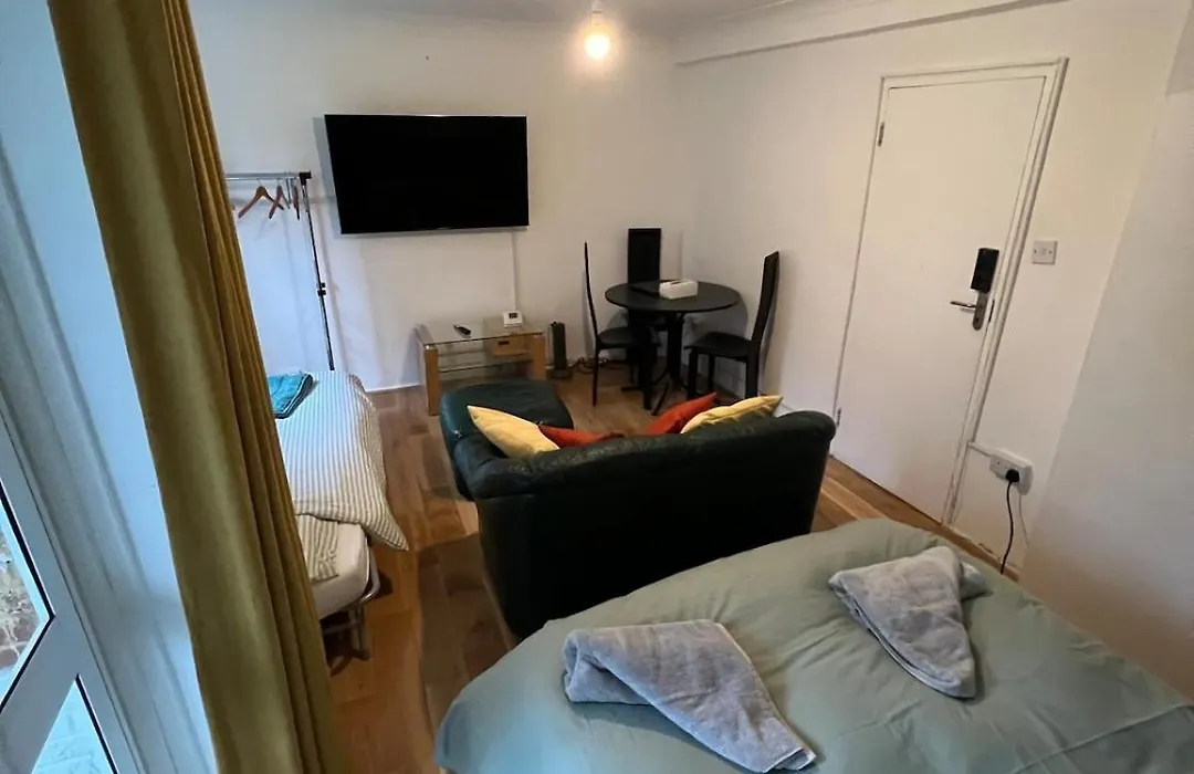 Royal Height - 3 Bed In Wembley-1