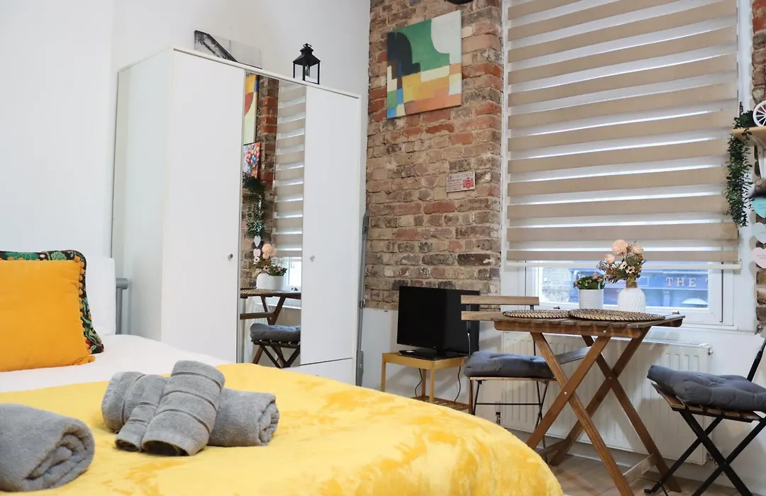 Stylish Studio - Private Bathroom, 15Mins To Central London!-1