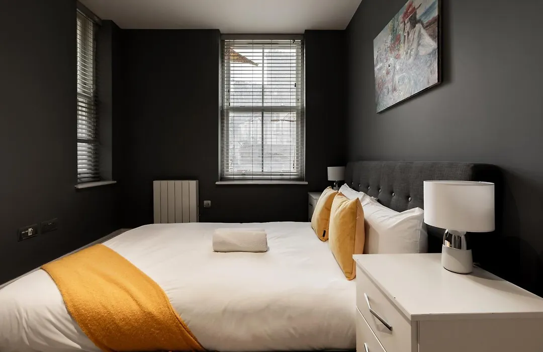 Superb 2 Bedroom Apartment Near Edgware Road Station-1
