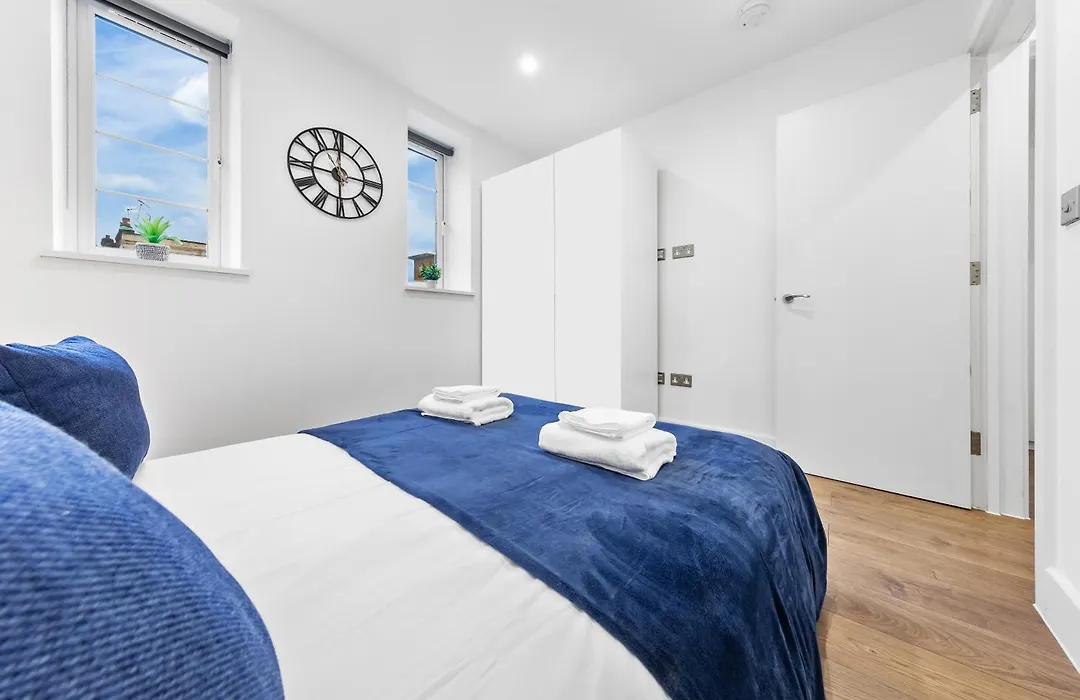 Central London Two Bedroom Serviced Apartment - Nine Elms Luxury Stay - Vauxhall & Westminster-1